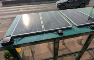 Three large capacity solar panels power the Creswell bus shelter defibrillator cabinet, ensuring the AED is kept at the right temperature and rescue ready